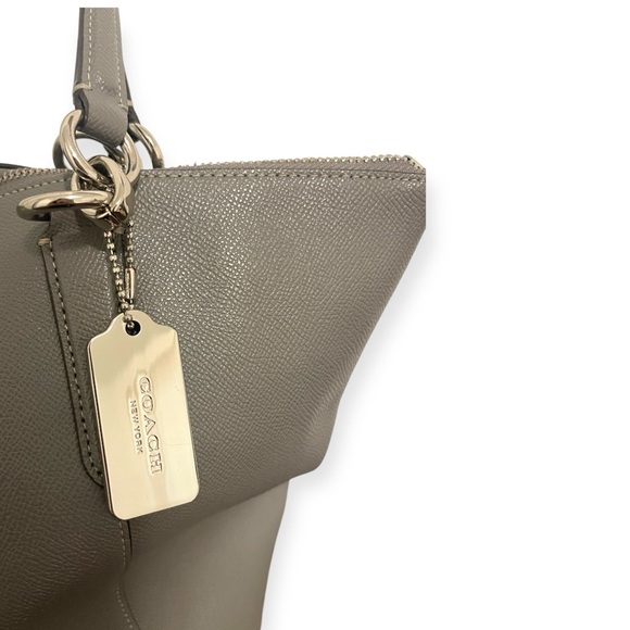 ℂ𝕠𝕒𝕔𝕙 F57526 𝔸𝕧𝕒 ℂ𝕣𝕠𝕤𝕤𝕘𝕣𝕒𝕚𝕟 𝕃𝕖𝕒𝕥𝕙𝕖𝕣 𝕥𝕠𝕥𝕖| 𝔾𝕣𝕒𝕪 - Picture 11 of 12